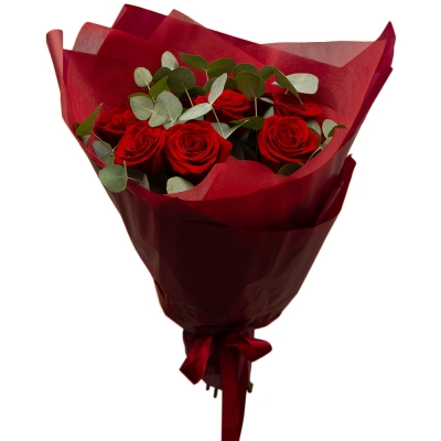 Букет из 9 красных роз с эвкалиптом – классика любви и нежности Чаплыгин Липецкая область