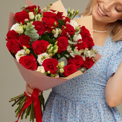 Роскошный букет для любимой женщины – 21 эквадорская роза и эустома Чаплыгин Липецкая область