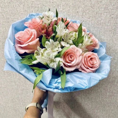 Букет «Фреш» – нежность розовых роз и белых альстромерий Чаплыгин Липецкая область