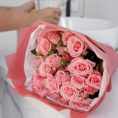 Букет из 9 розовых кустовых роз – нежность в каждом лепестке Чаплыгин Липецкая область