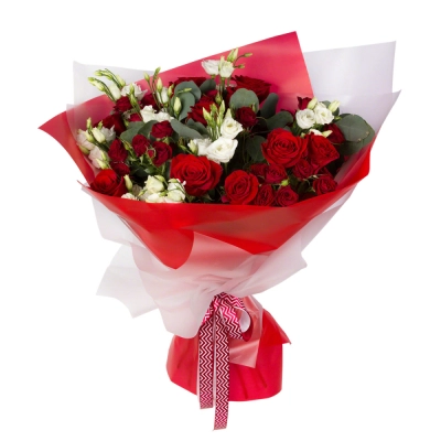 Контрастный букет «Рандеву» – красные розы и белые эустомы Чаплыгин Липецкая область