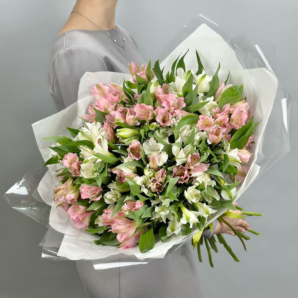 Букет «Гармония» – нежное сочетание белых и розовых альстромерий Чаплыгин Липецкая область