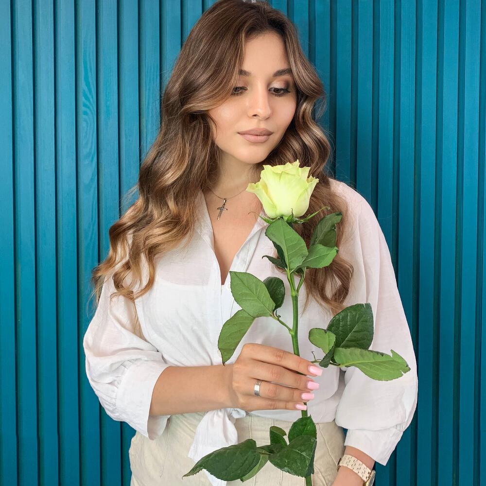 Комплимент из белой эквадорской розы – элегантность в каждом лепестке Чаплыгин Липецкая область