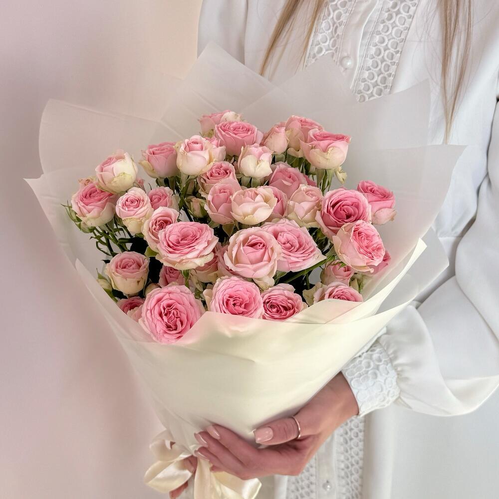 Букет «Нежный аромат» – пышные розовые кустовые розы в элегантной упаковке Чаплыгин Липецкая область
