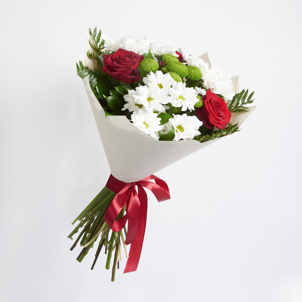 Букет «Настроение» – гармония красных эквадорских роз и нежных хризантем Чаплыгин Липецкая область