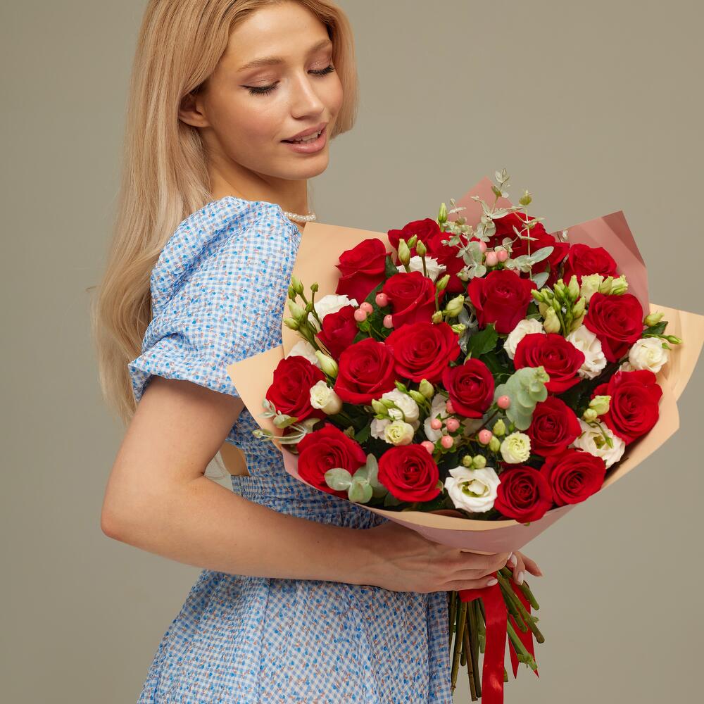 Роскошный букет для любимой женщины – 21 эквадорская роза и эустома Чаплыгин Липецкая область