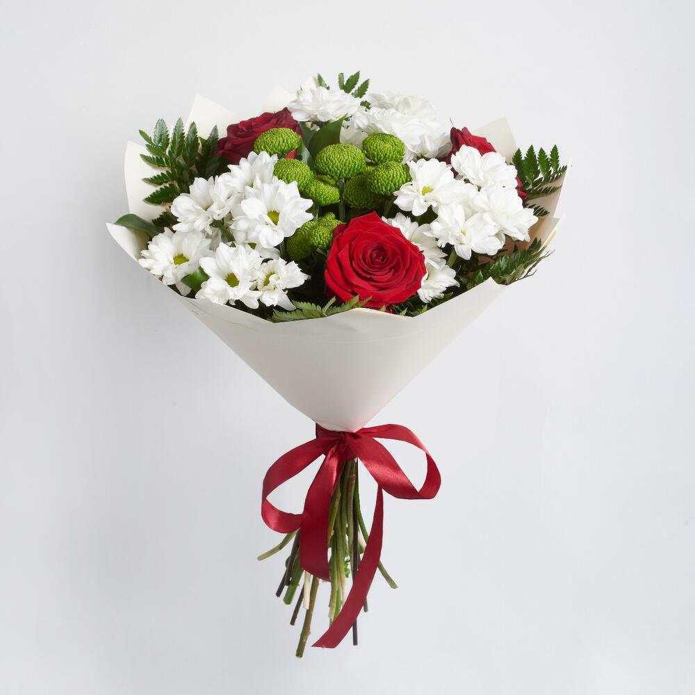 Букет «Настроение» – гармония красных эквадорских роз и нежных хризантем Чаплыгин Липецкая область