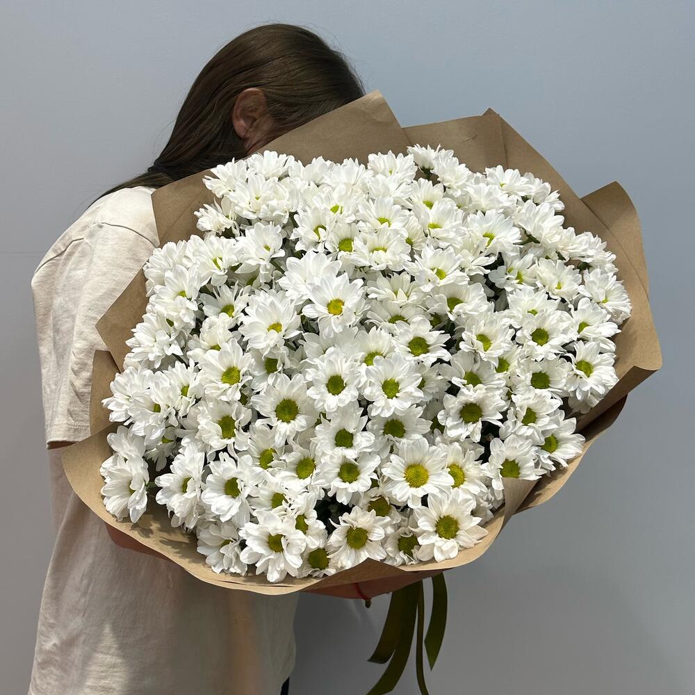 Букет «21 ромашка» – нежные белые кустовые хризантемы в натуральном стиле Чаплыгин Липецкая область