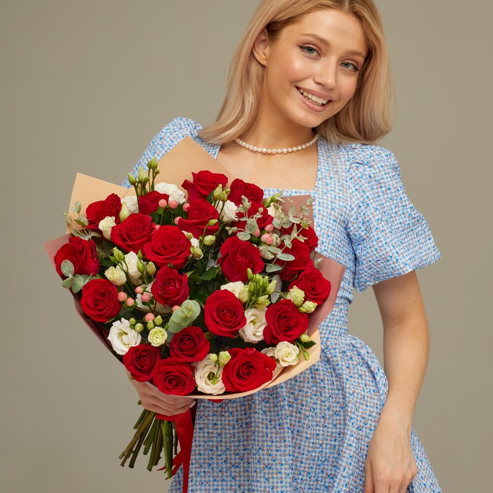 Роскошный букет для любимой женщины – 21 эквадорская роза и эустома Чаплыгин Липецкая область