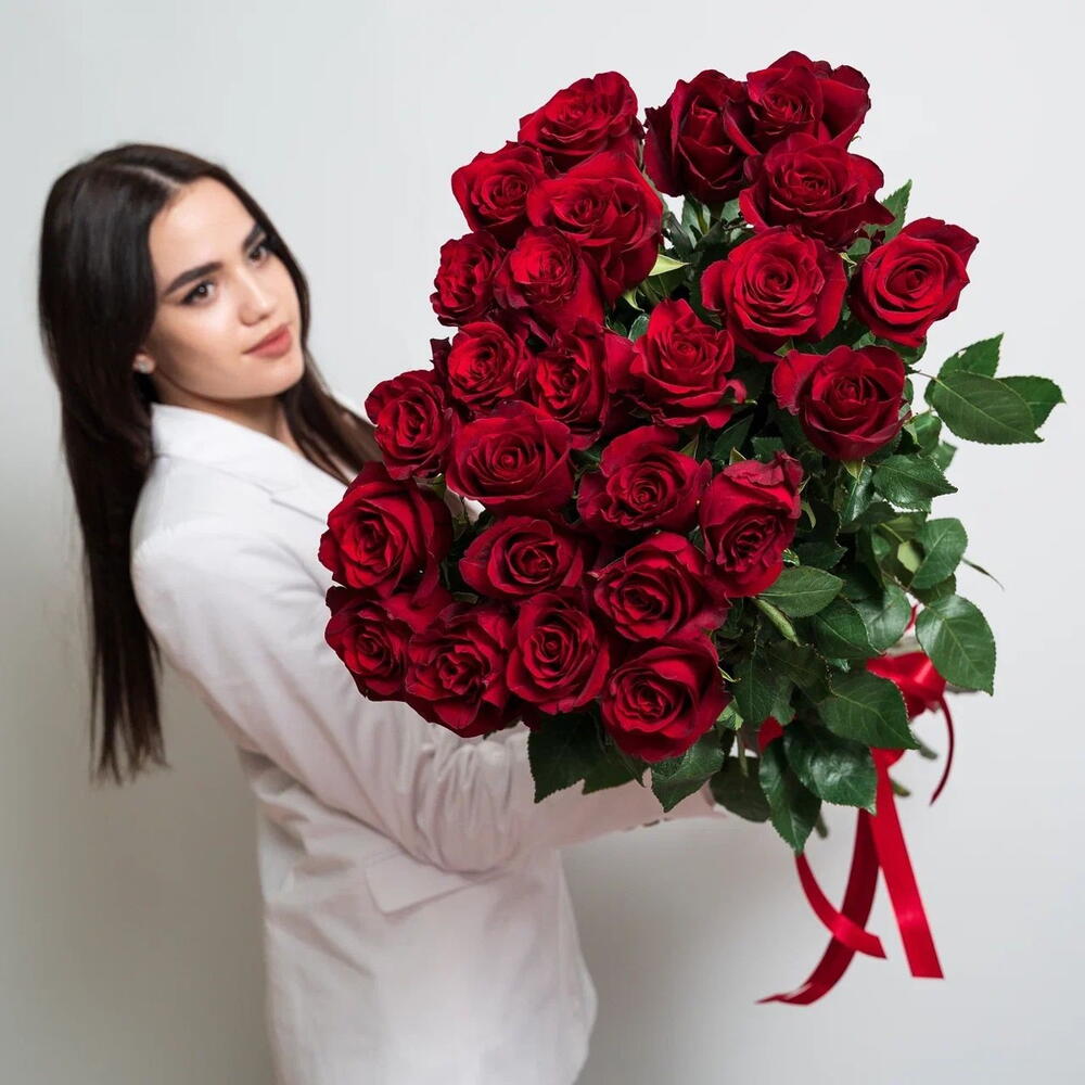 Роскошный букет «Эксплорер» – 25 красных роз для самых важных моментов Чаплыгин Липецкая область