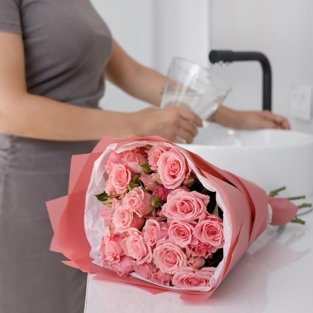 Букет из 9 розовых кустовых роз – нежность в каждом лепестке Чаплыгин Липецкая область