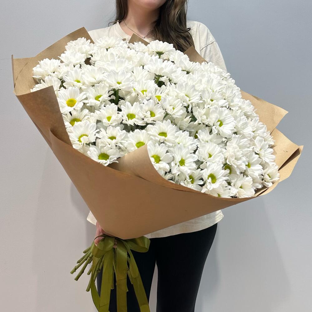 Букет «21 ромашка» – нежные белые кустовые хризантемы в натуральном стиле Чаплыгин Липецкая область