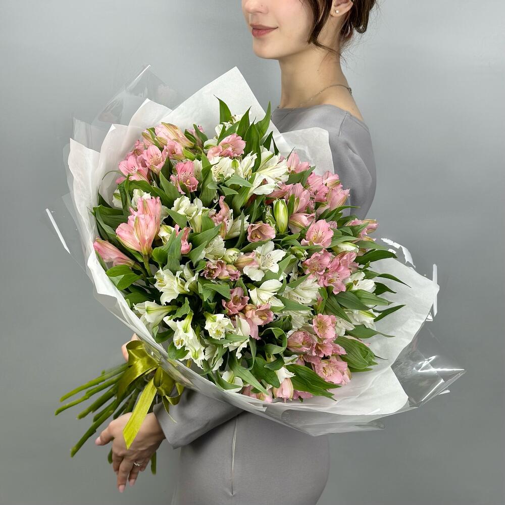 Букет «Гармония» – нежное сочетание белых и розовых альстромерий Чаплыгин Липецкая область