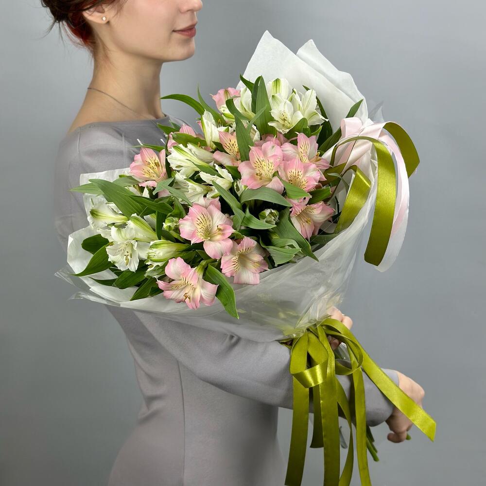 Букет «Нежность» – трогательное сочетание белых и розовых альстромерий Чаплыгин Липецкая область