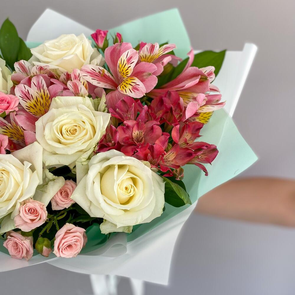 Букет «Николь» – изысканное сочетание роз, кустовых роз и альстромерий Чаплыгин Липецкая область